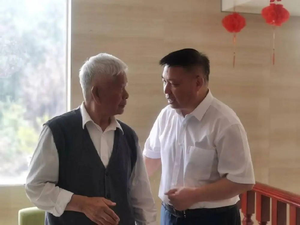 市委副书记市长李先祥调研曲靖市老年公寓银发经济发展