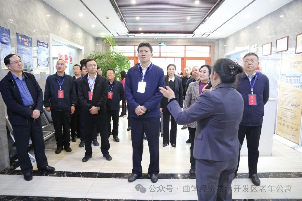 市人大常委会党组书记、主任，省、市人大代表杨经德同部分省、市人大代表视察曲靖经济技术开发区老年公寓