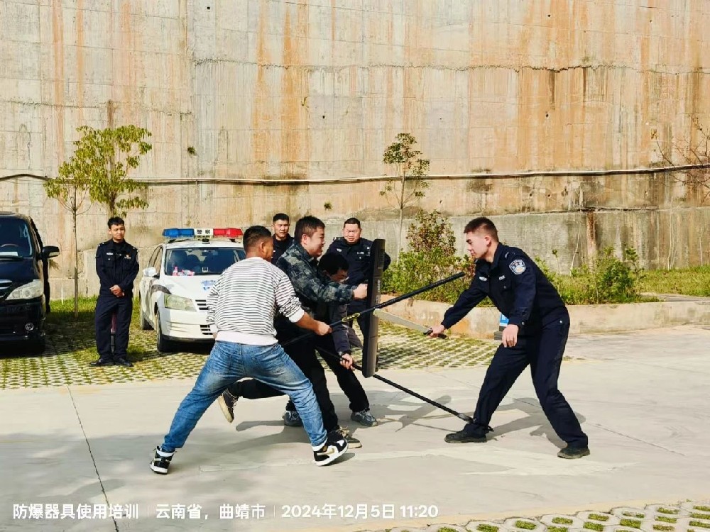 反恐防暴演练 筑牢医院安全防线